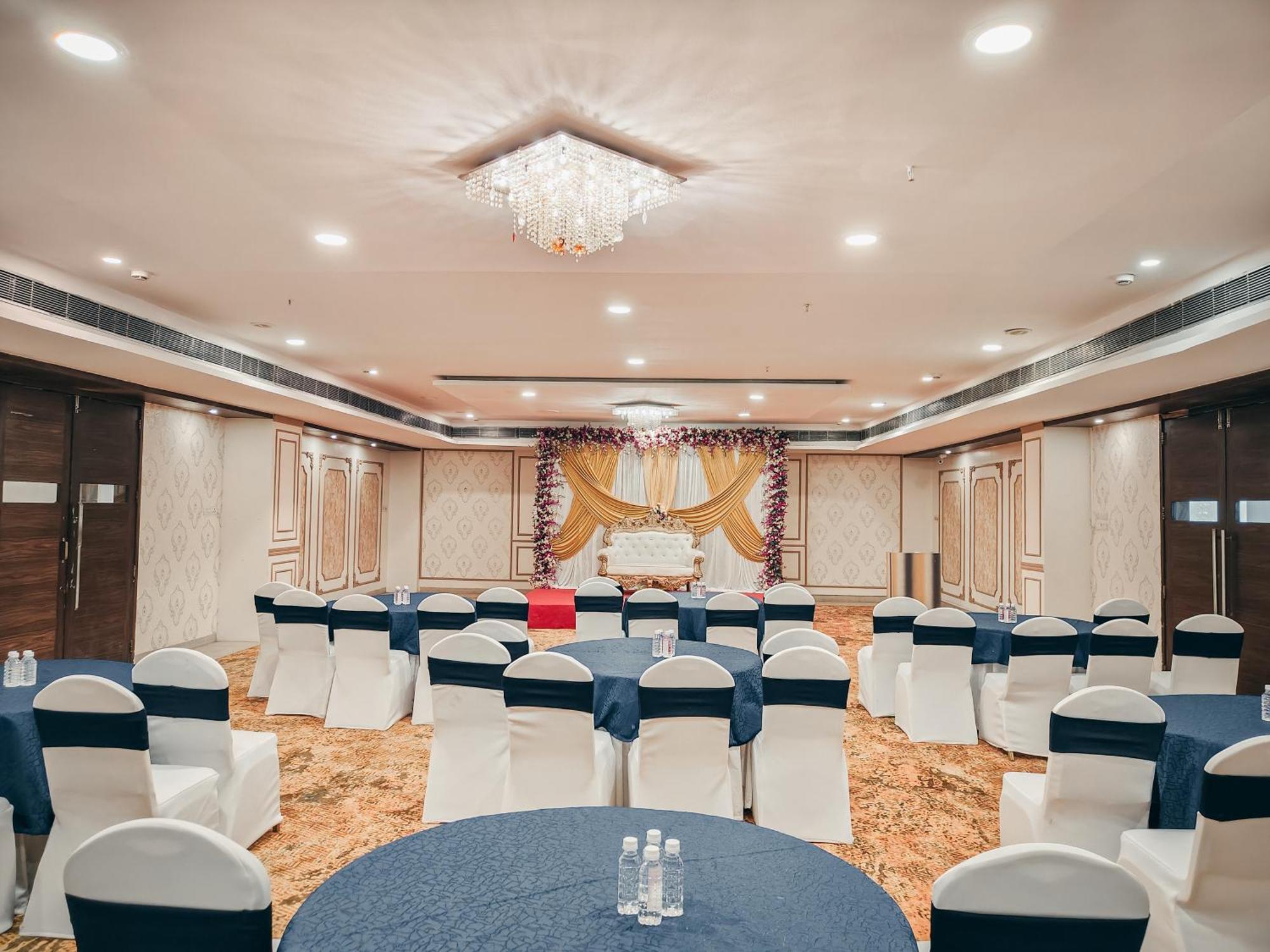 The Altruist Business Hotel Kharadi Púna Kültér fotó