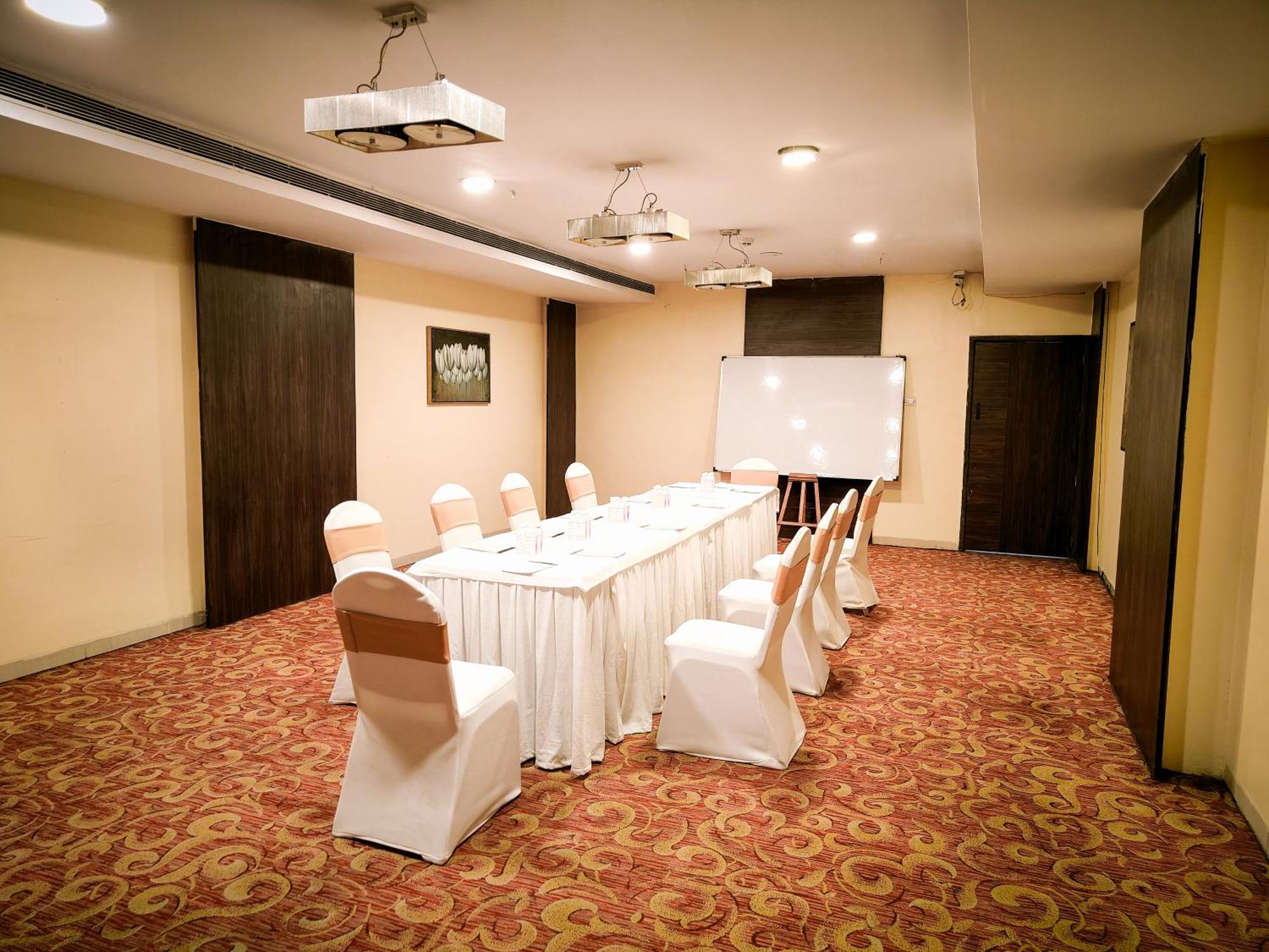 The Altruist Business Hotel Kharadi Púna Kültér fotó