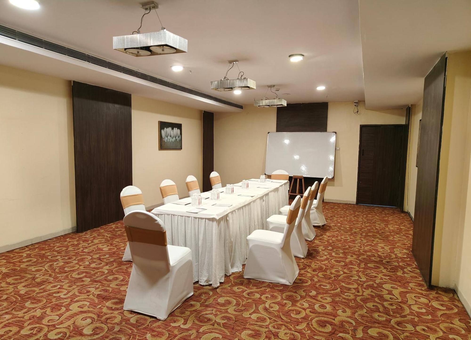 The Altruist Business Hotel Kharadi Púna Kültér fotó