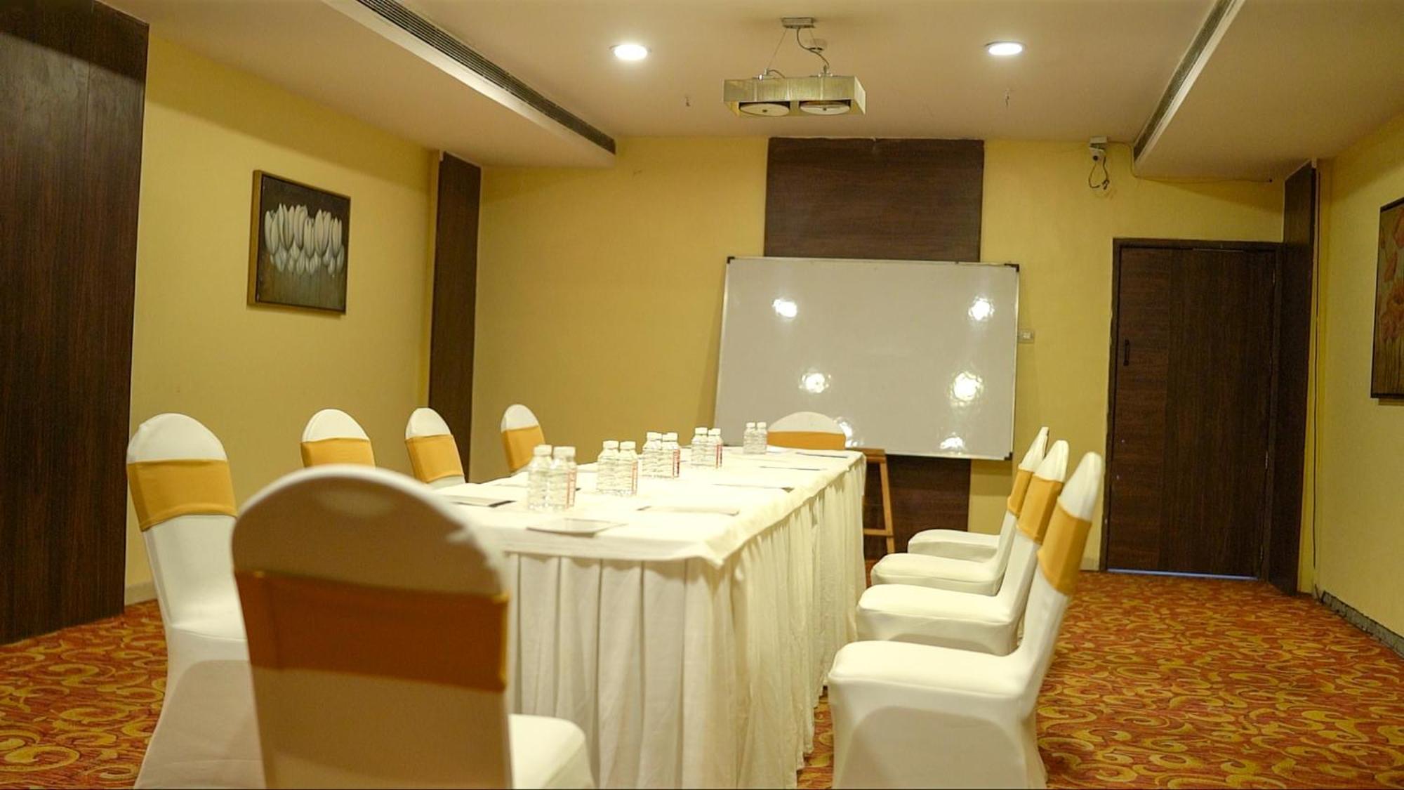 The Altruist Business Hotel Kharadi Púna Kültér fotó